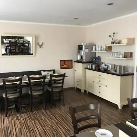 בית הארחה Landgasthof Hirschen 3*